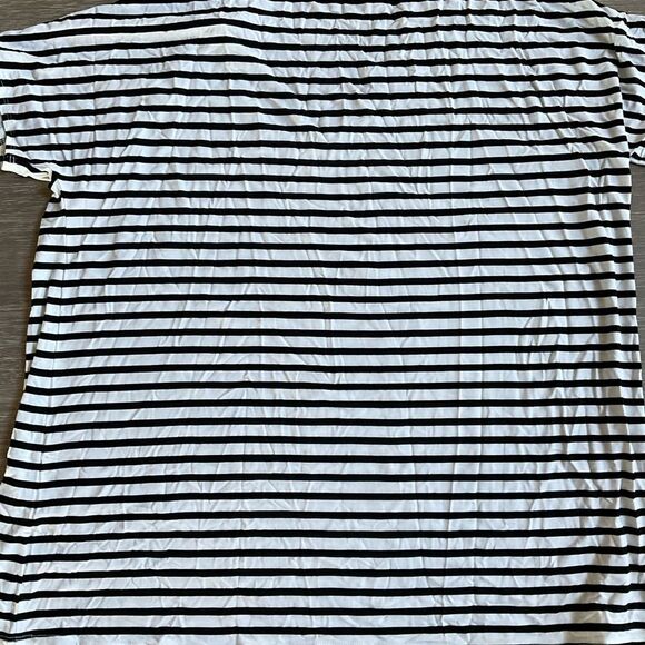 Quince Striped Women's Tops 2 pack Black/White size L NWT in packaging - Picture 11 of 16